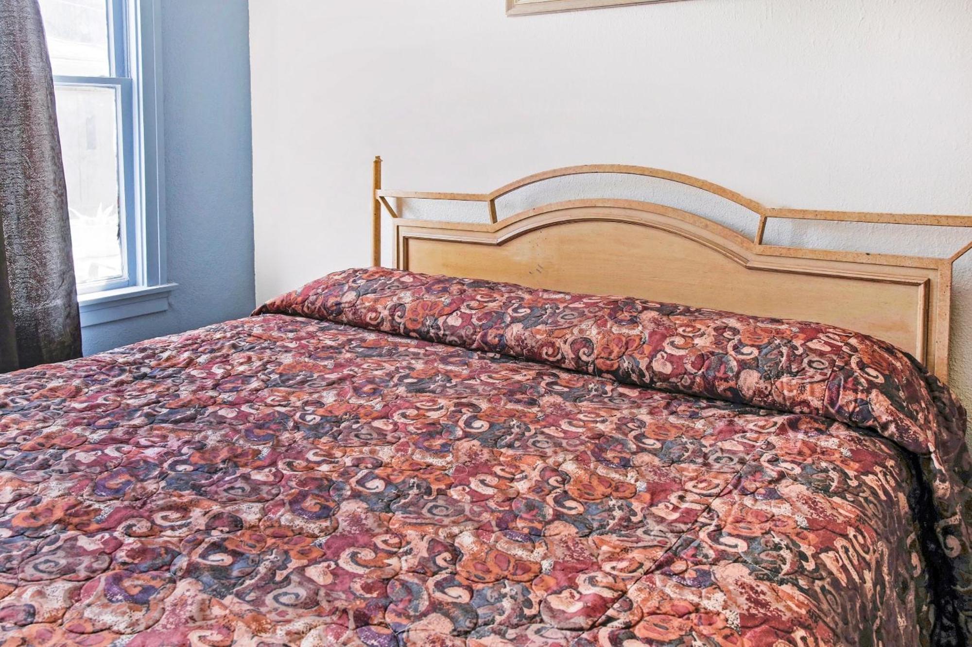 Oyo Historic Cameron I-69e Hotel 2*