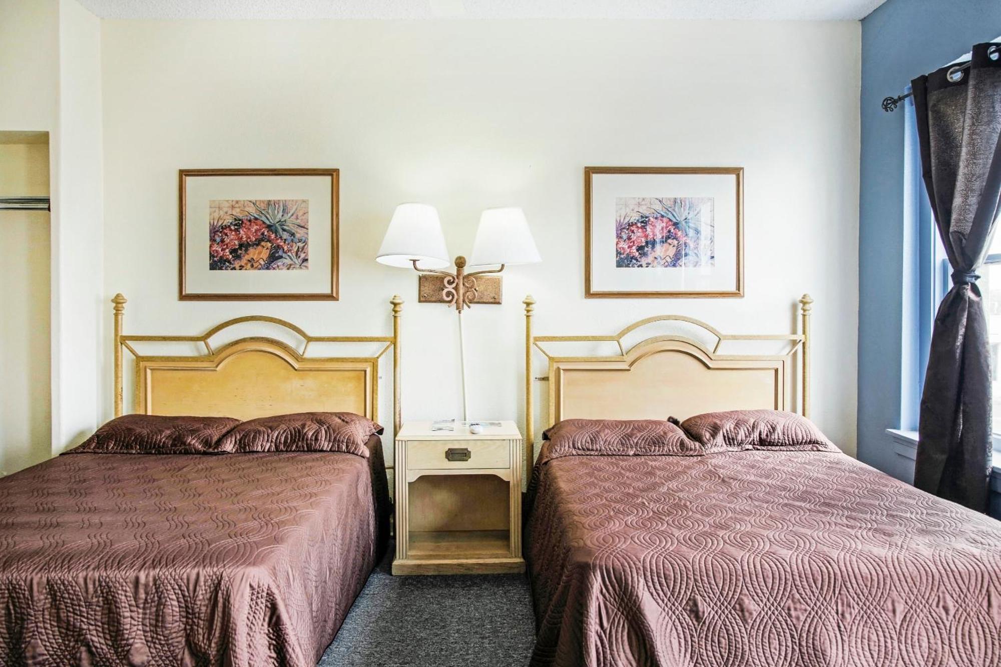 Oyo Historic Cameron I-69e Hotel 2*
