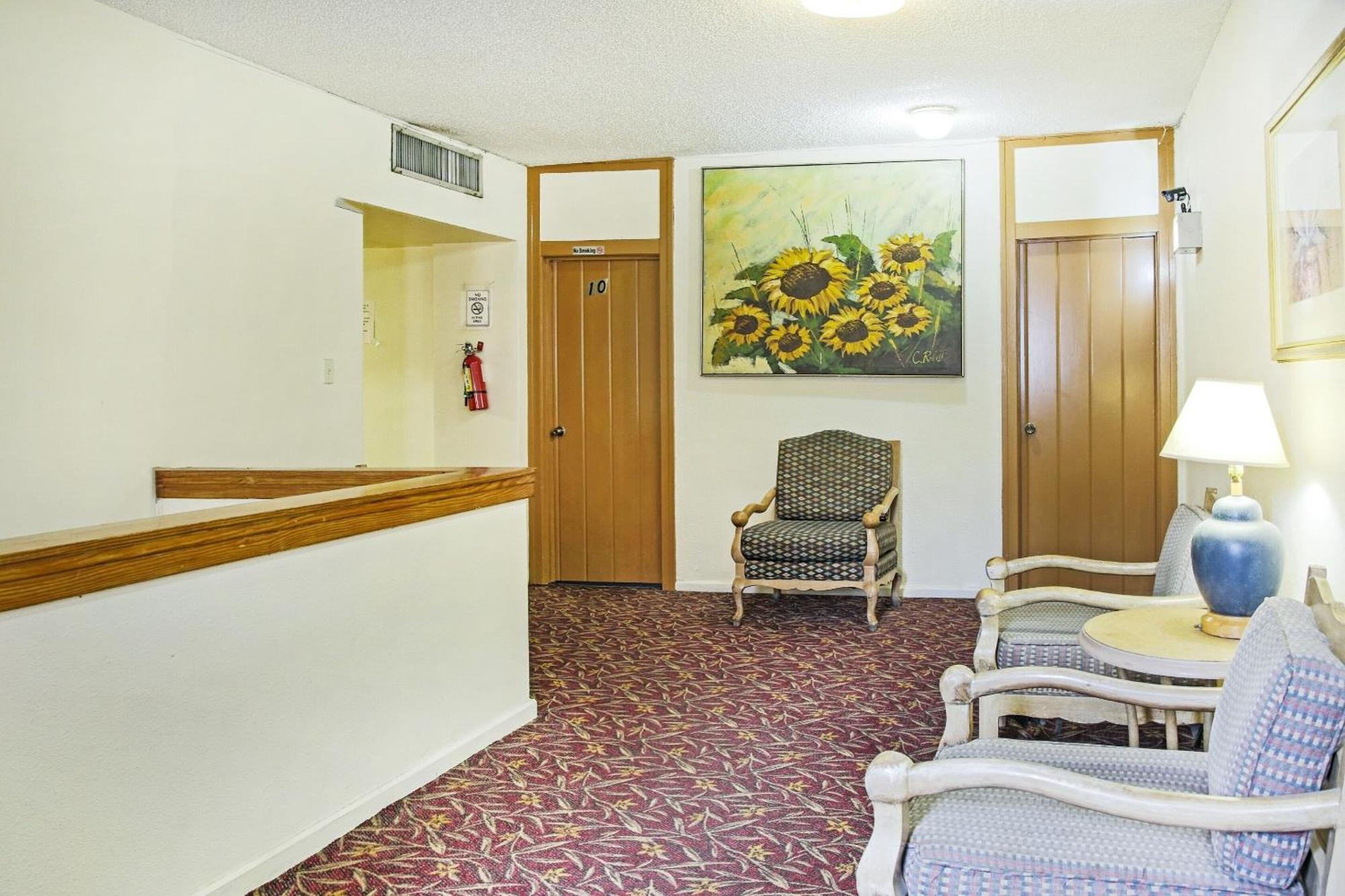 Oyo Historic Cameron I-69e Hotel