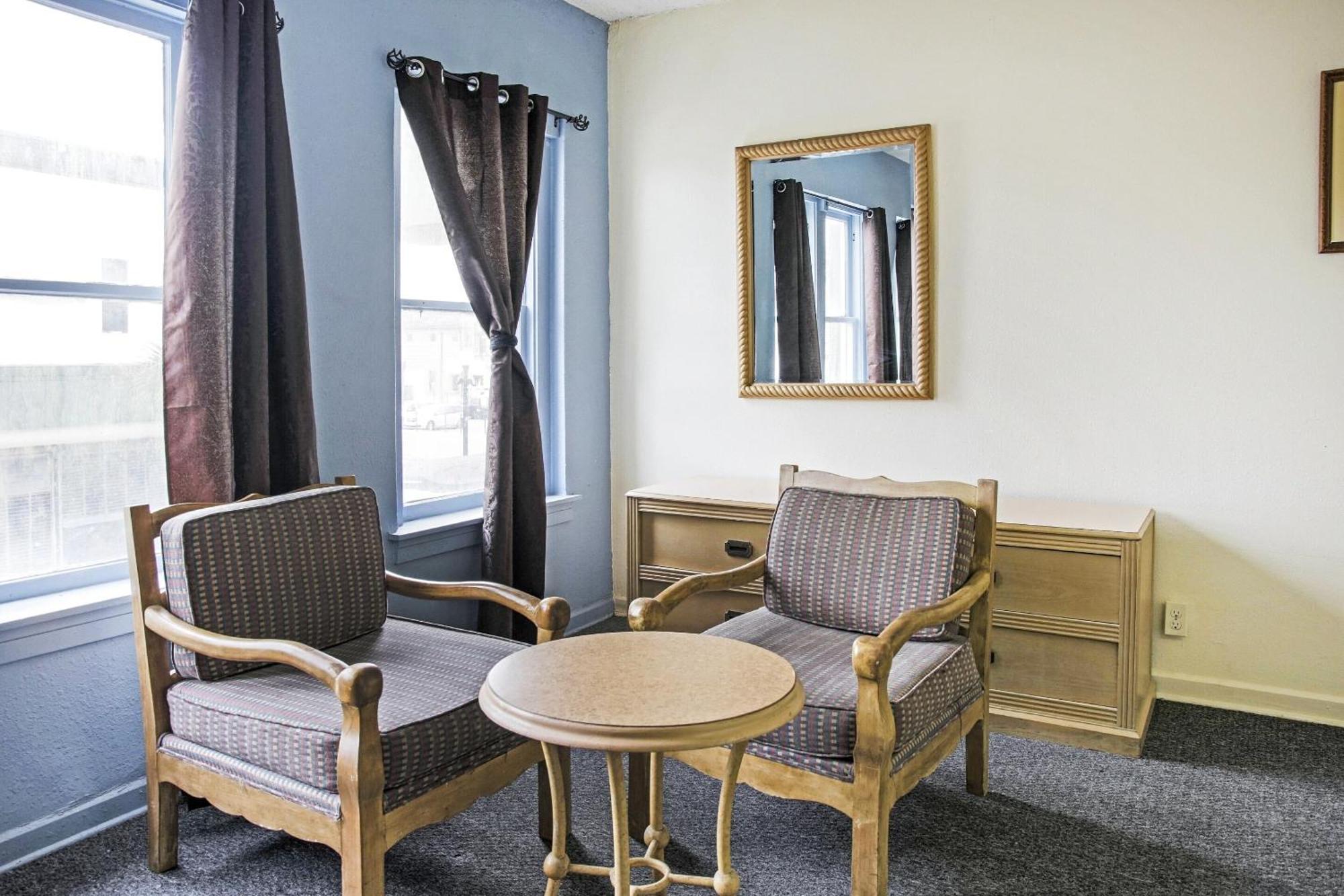 Hotel Oyo Historic Cameron I-69e